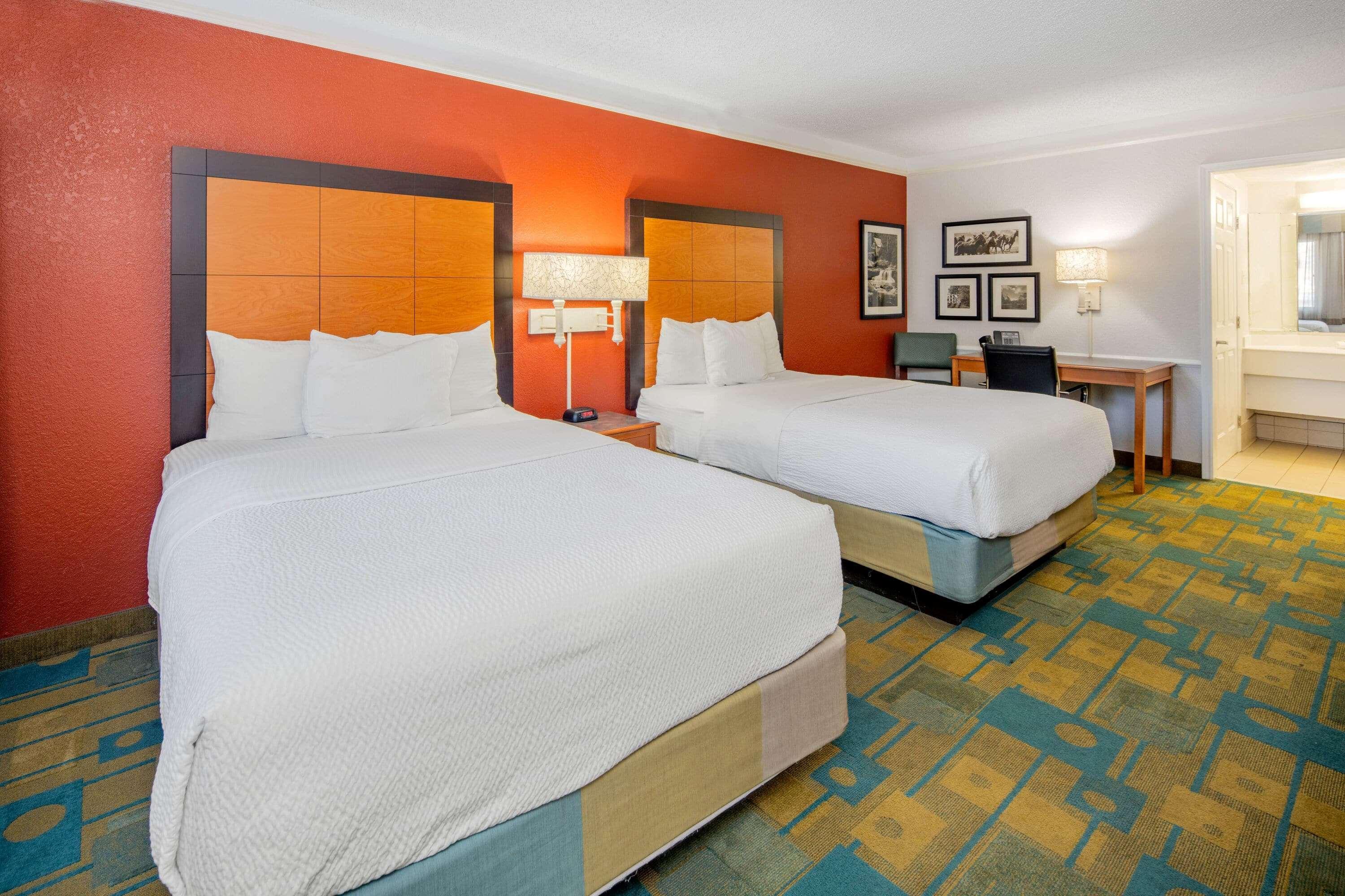 La Quinta & By Wyndham Spectrum Irvine