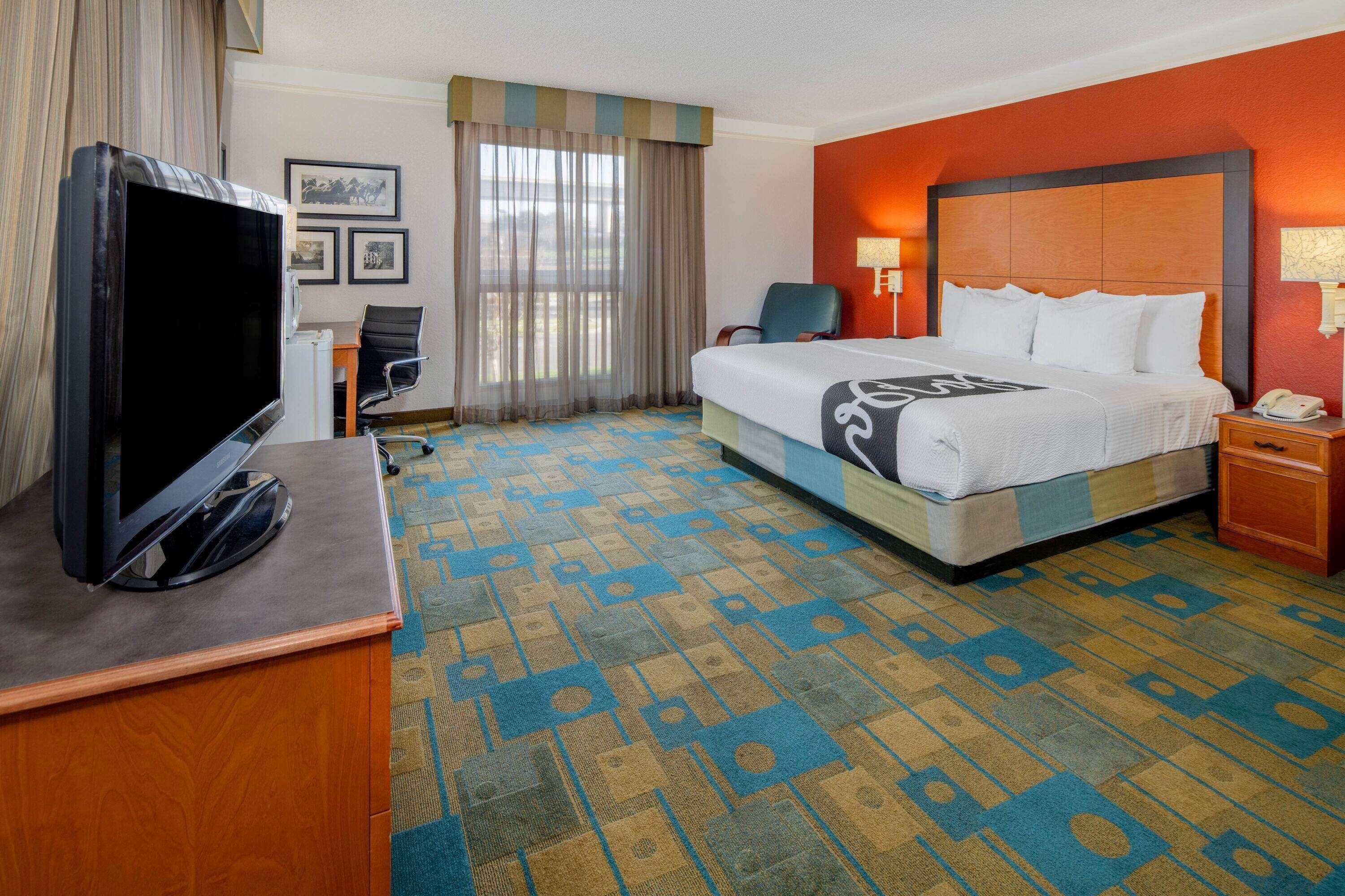 La Quinta & By Wyndham Spectrum