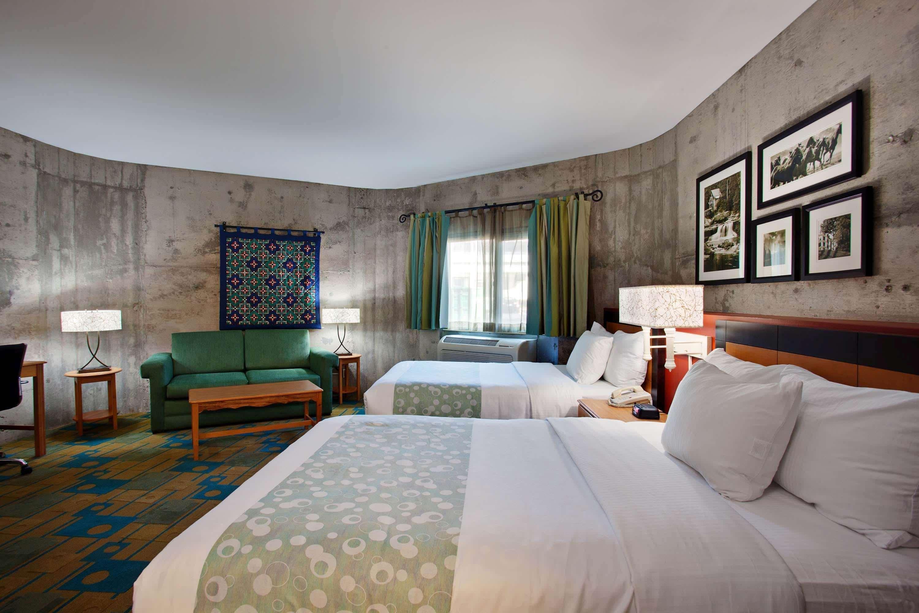 Hotel La Quinta & By Wyndham Spectrum 3*