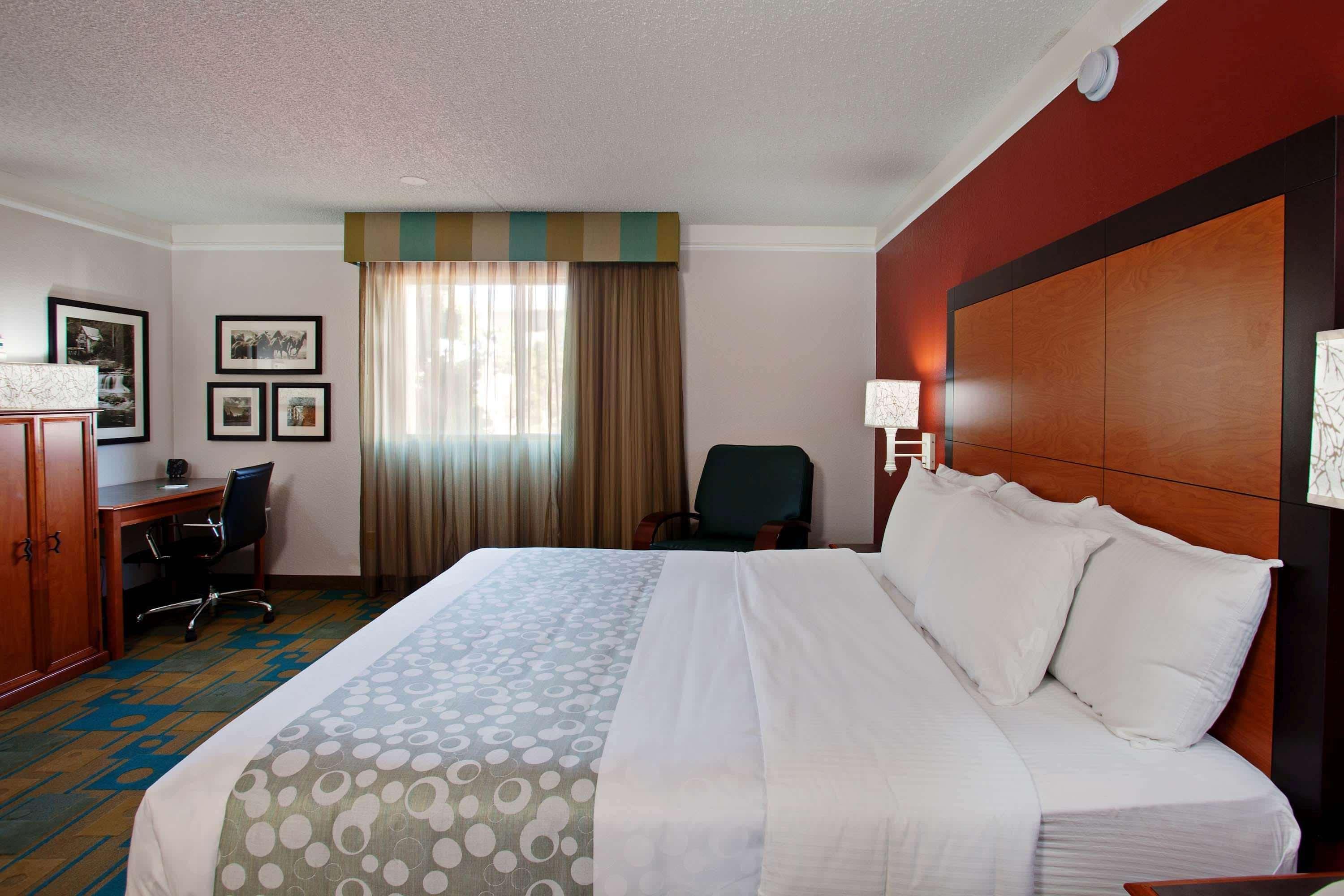 Hotel La Quinta & By Wyndham Spectrum 3*