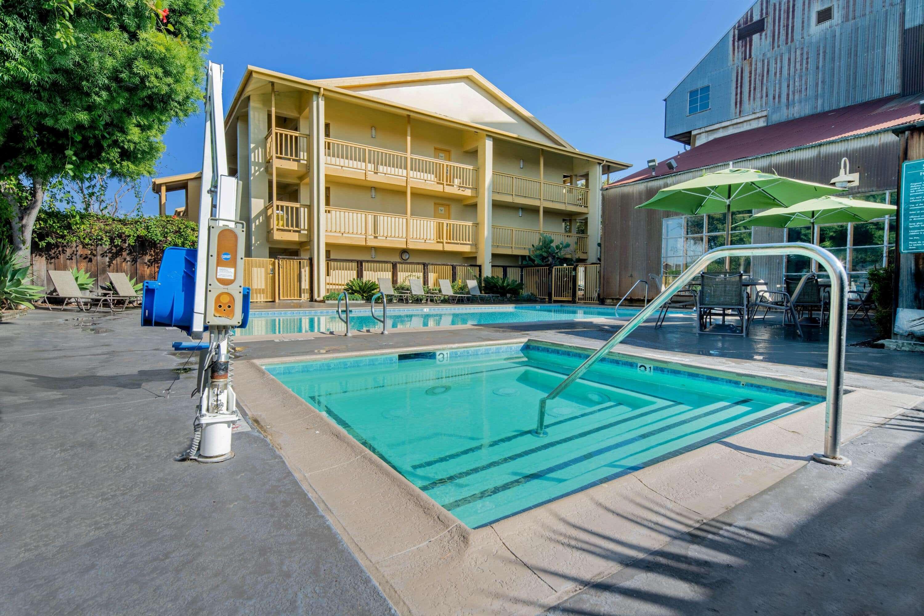 La Quinta & By Wyndham Spectrum