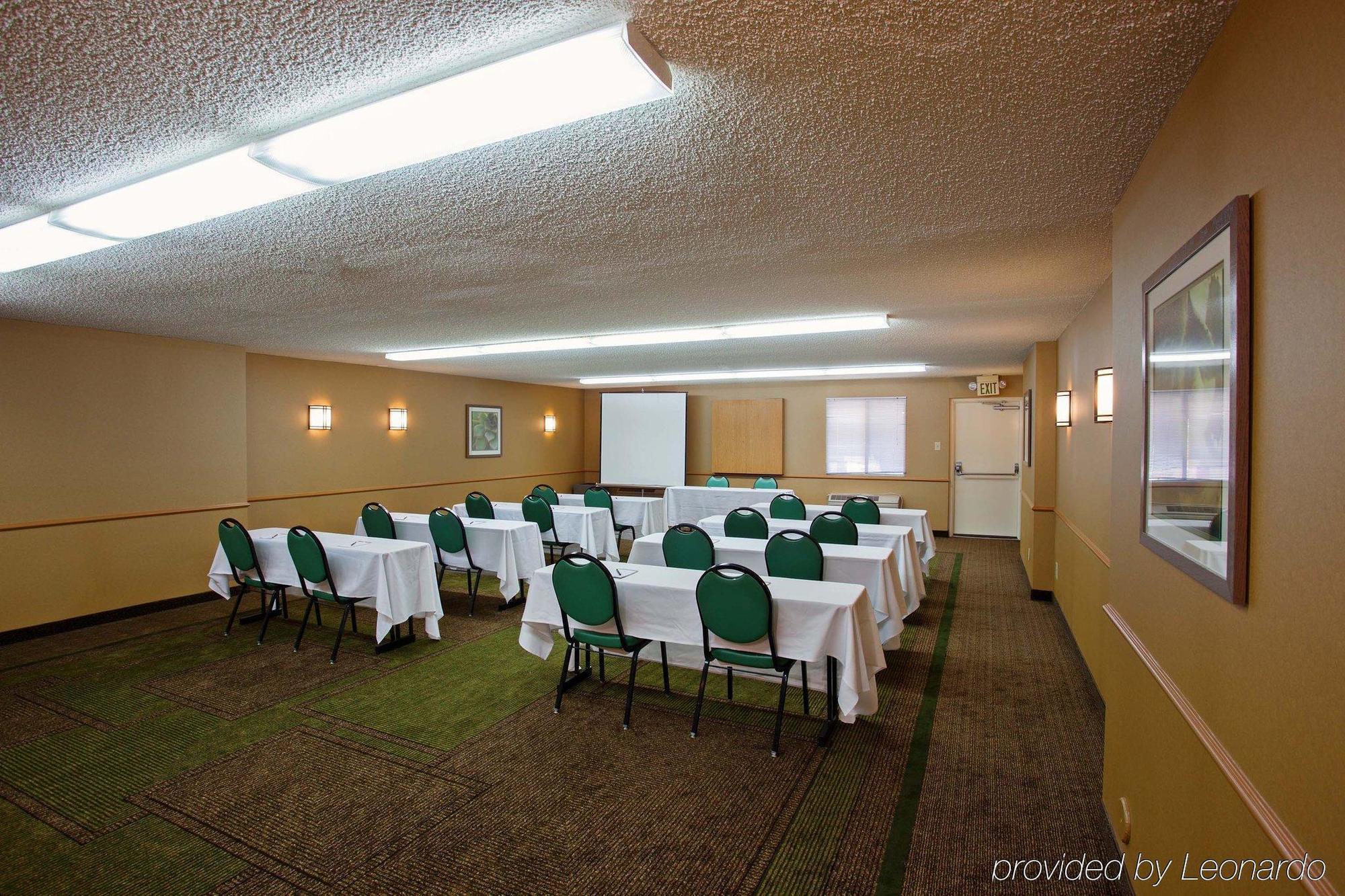 La Quinta & By Wyndham Spectrum Hotel 3*